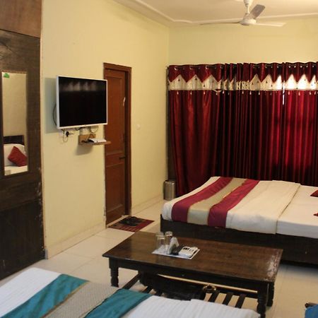 Hotel Diamond Leaf Chandīgarh Zewnętrze zdjęcie