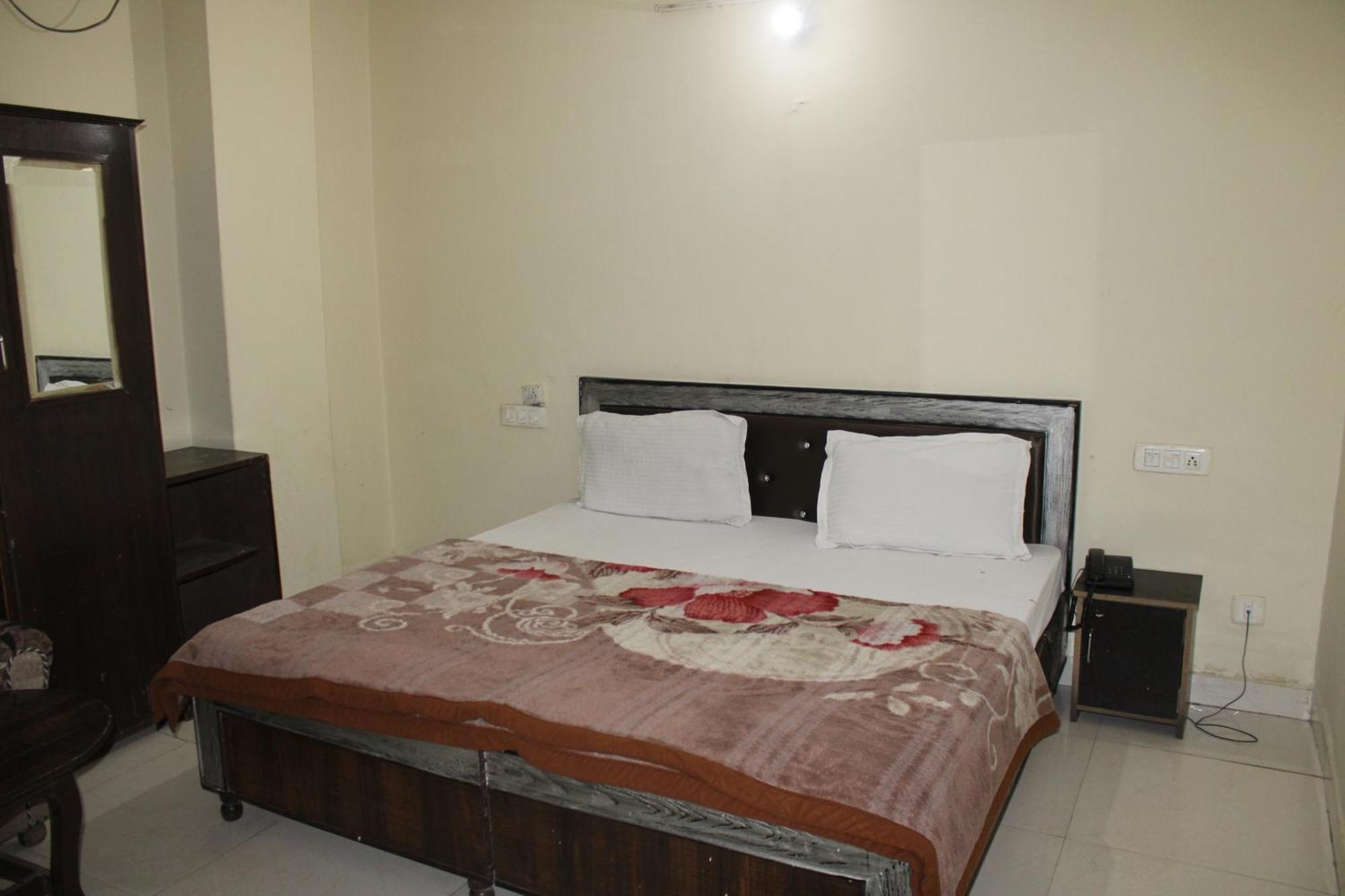 Hotel Diamond Leaf Chandīgarh Zewnętrze zdjęcie