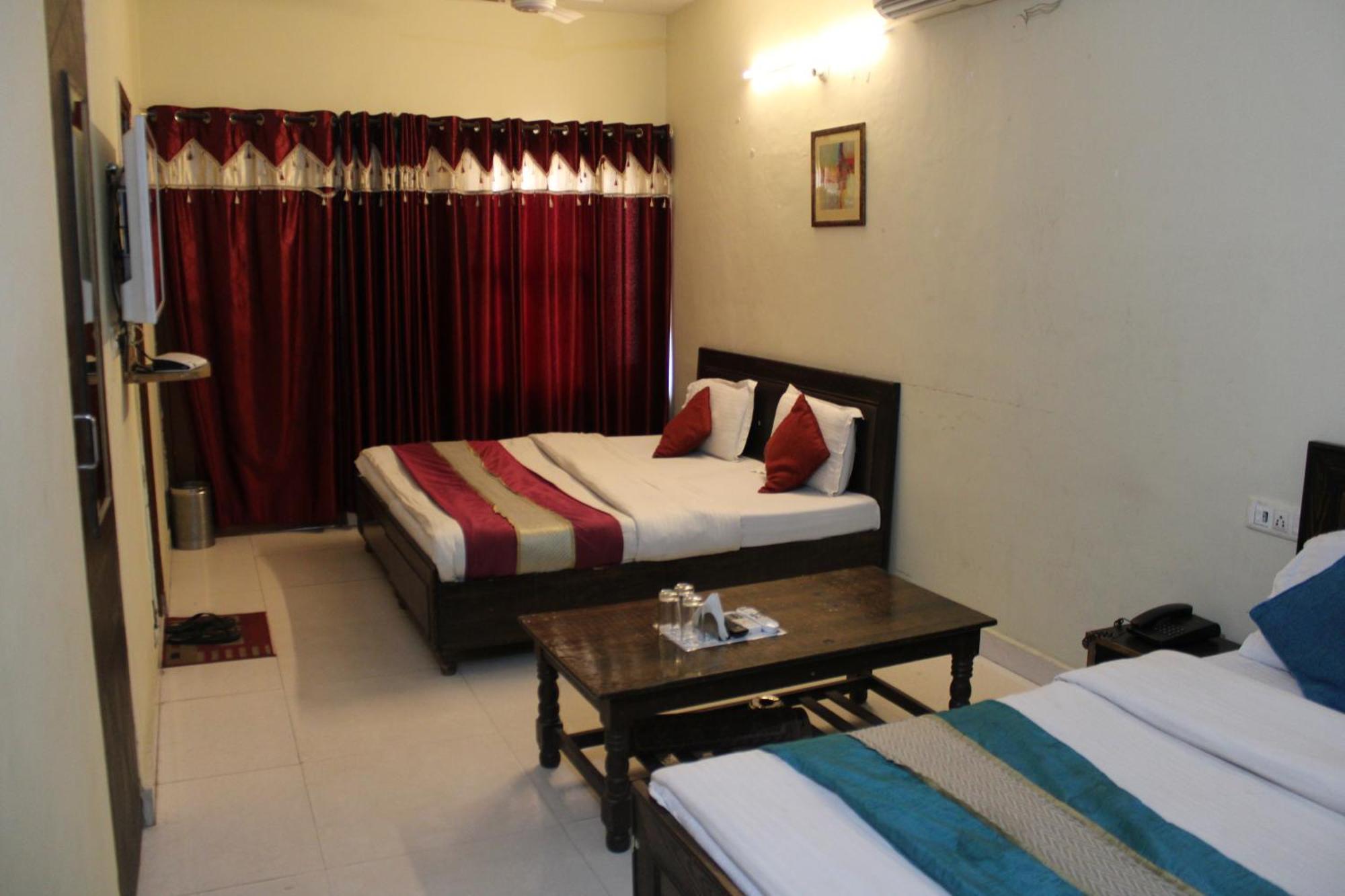 Hotel Diamond Leaf Chandīgarh Zewnętrze zdjęcie